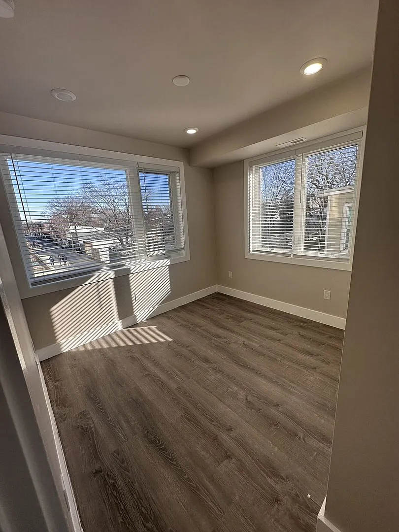721 16th Street NE — Photo 4