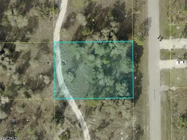 782 Bedford Dr, Lehigh Acres, FL 33974