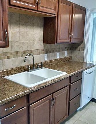 4th image of 915 Oak Dr
