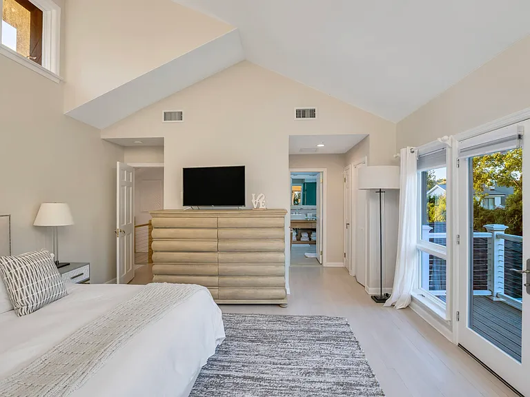 1055 Bay Home Rd — Photo 33