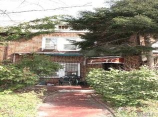 6827 Harrow St, Flushing, NY 11375