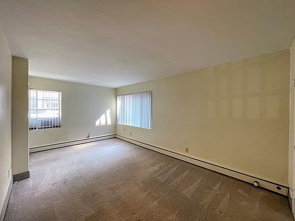 5th image of 427 4th St SE APT 102