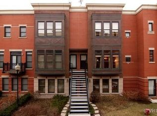 818 W Village Ct, Chicago, IL 60608