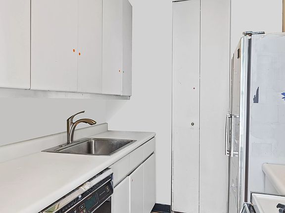 4th image of 167 E 61st St APT 14D