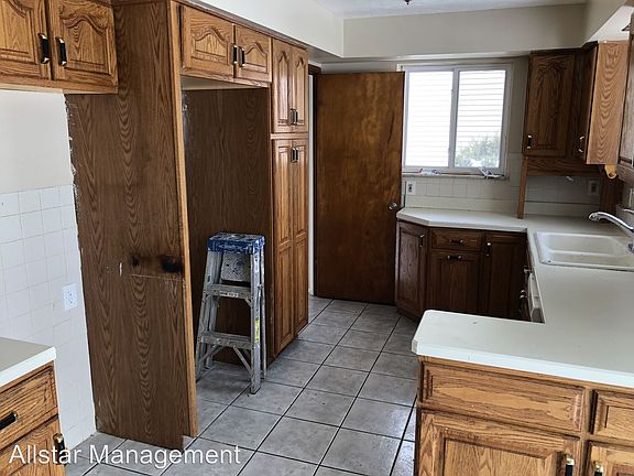 5th image of 5835 White Pine Dr