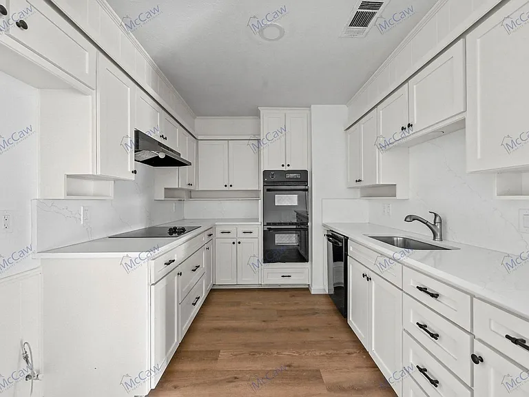 2832 Townbluff Dr — Photo 4