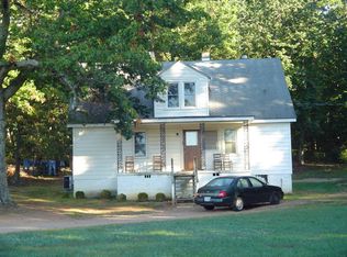 1030 Farmers Mount Rd, Gretna, VA 24557