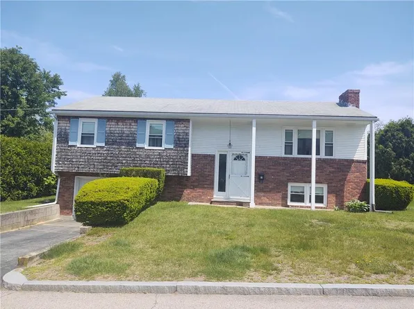81 Heath St E, Riverside, RI 02915
