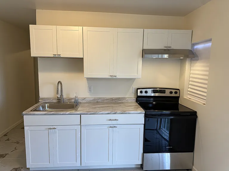 488 Burlington Cir — Photo 8