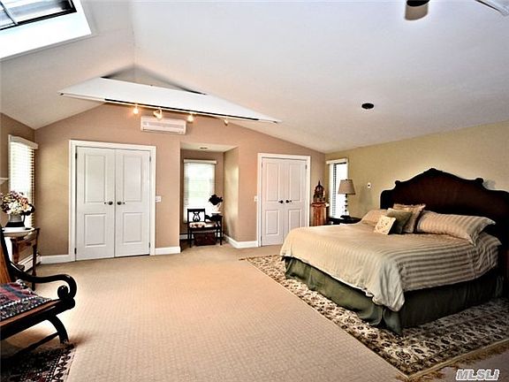 4th image of 6 Menasha Ln