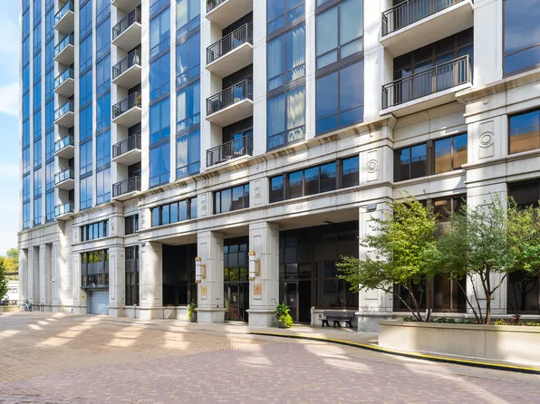 233 E 13th St APT 510, Chicago, IL 60605