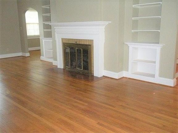LR looking toward breakfast nook