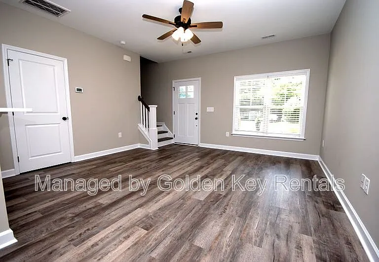 401 S Church St — Photo 2