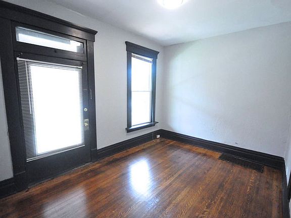 4th image of 131 W 8th Ave #A