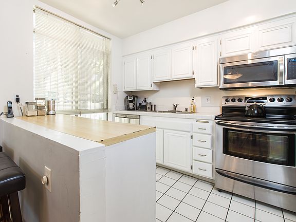 4th image of 7260 Hillside Ave Unit 101