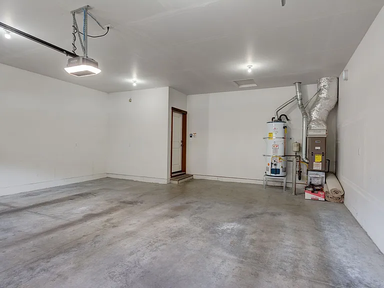1640 SW Downfield Way — Photo 24