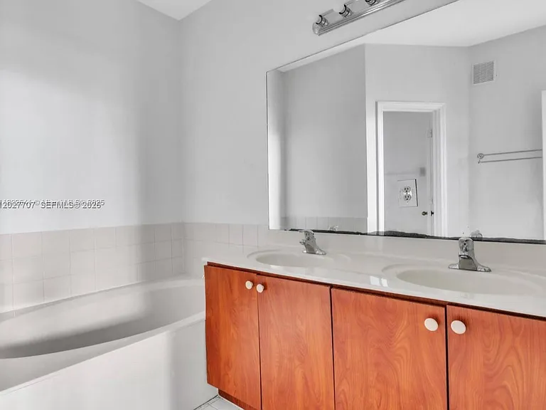 16628 SW 47th Ter — Photo 19