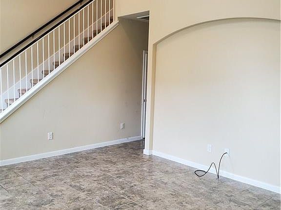 4th image of 4013 Monterrey Oak