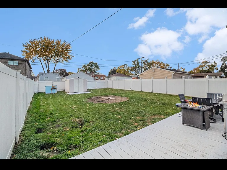6081 Nightingale St — Photo 6