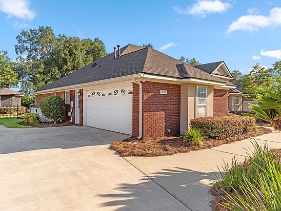 4th image of 1104 Greensward Dr
