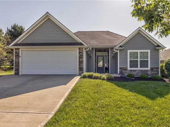 98 Continental Dr, Lansing, KS 66043