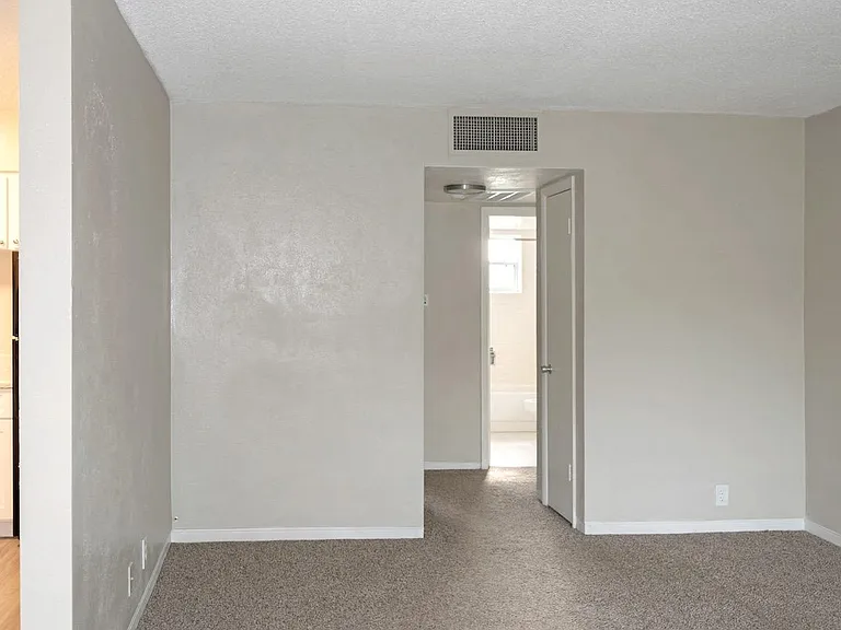 Park Apartments — Photo 26