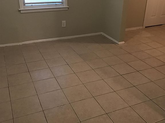 2nd image of 400 Greenhill Way