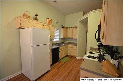 5th image of 819 Burton Ln