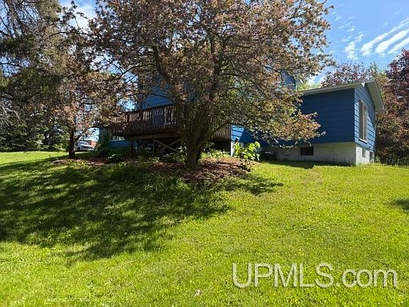 3rd image of 1435 Odanah Rd
