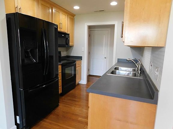 4th image of 1018 Angelica St