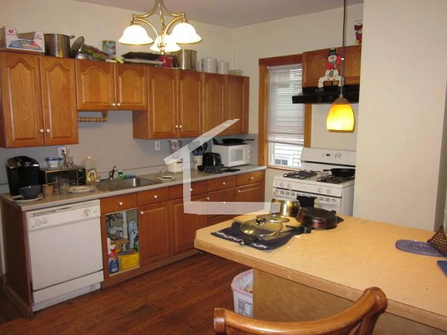 No Brokers Fee, Oak Sq. Area, Porch, Eat-in Kitchen, Laundry on a Site, Backyard — Photo 3