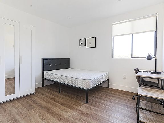 5th image of 1607 W 35th Pl #203