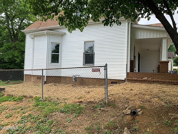 4th image of 2560 Selma Ave