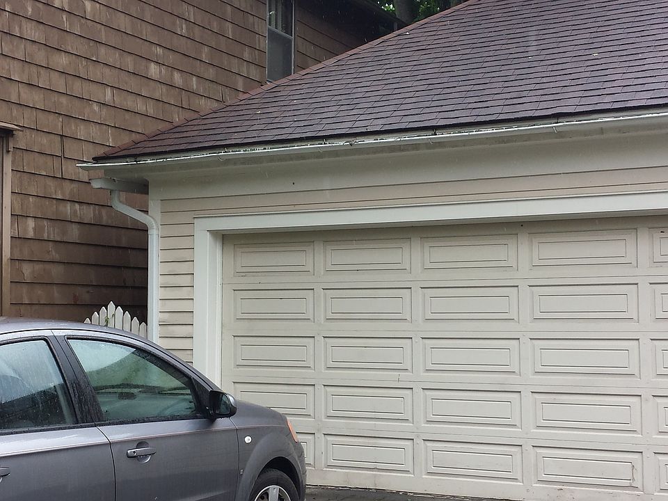2nd image of 206 Tompkins St