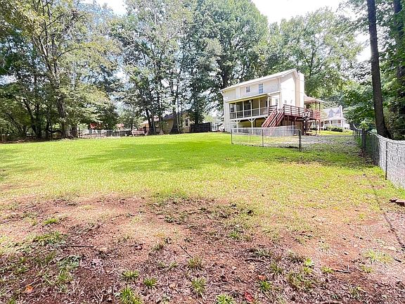 5th image of 210 Crawford Dr