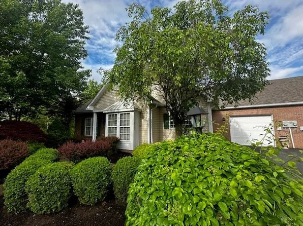 3707 Warwick Ct, Coraopolis, PA 15108