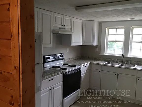 3rd image of 2802 Greenway Dr