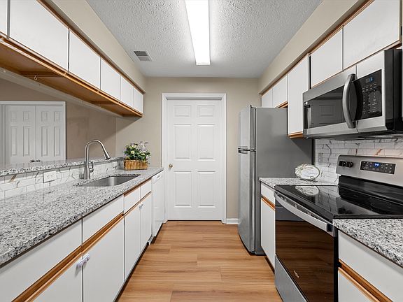 5th image of 1755 Weatherstone Dr