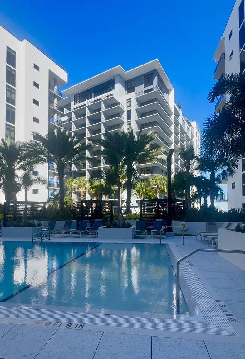 103 Main St N in St. Petersburg, FL 33716 — Photo 1