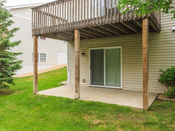 3rd image of 3079 Chisholm Ct N