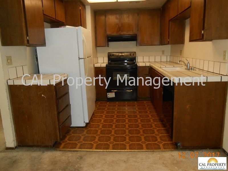 2nd image of 1841 Cherokee Dr Unit 4