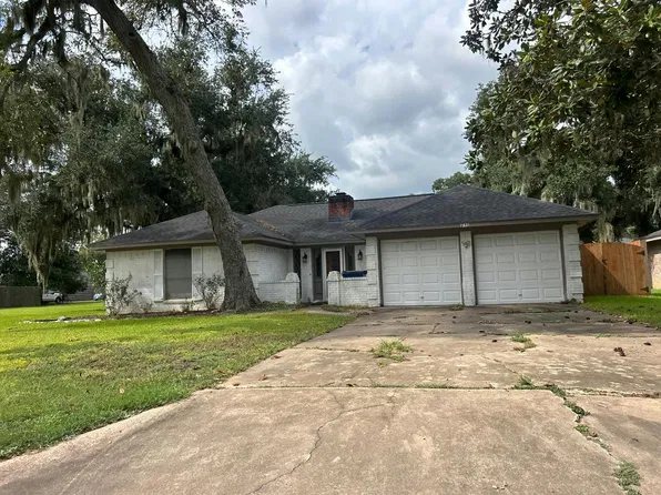 236 Freeman Blvd, West Columbia, TX 77486