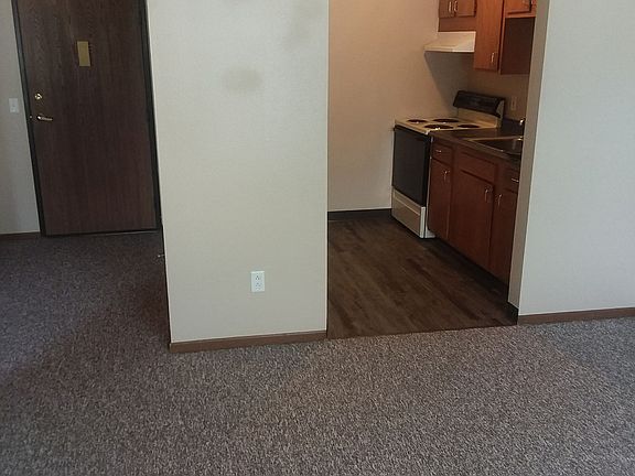 3rd image of 858 8th St SE APT 11