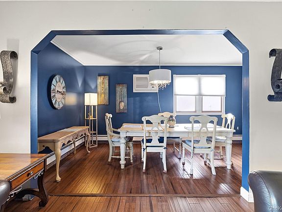 4th image of 3977 Baylis Road