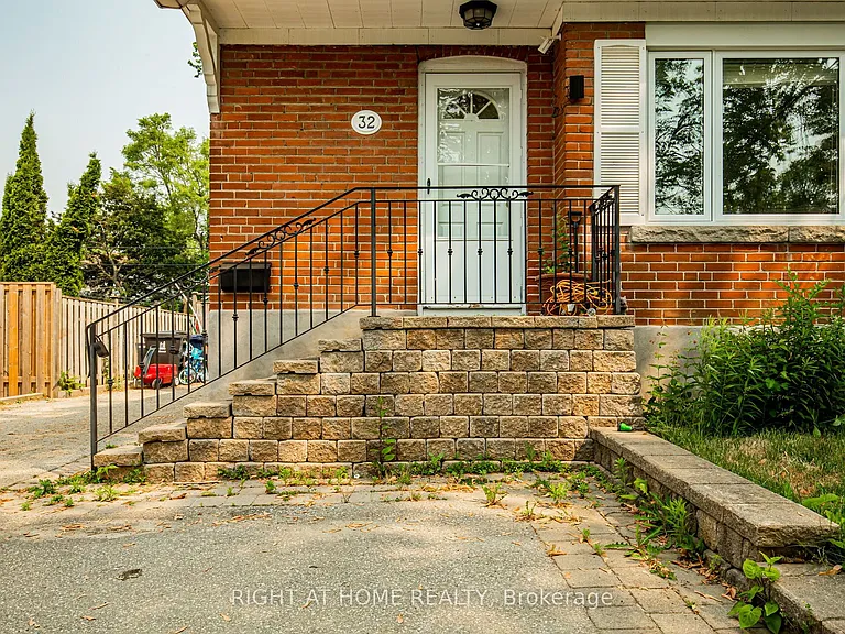 32 Florens Ave — Photo 4