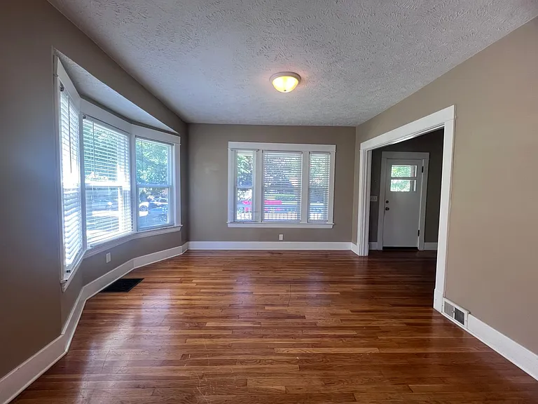 1040 Powers Ave NW — Photo 53