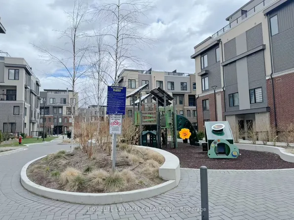 3550 Colonial Dr #19, Mississauga, ON L5L 0C1