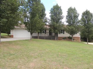 3985 Shattalon Dr, Winston Salem, NC 27106