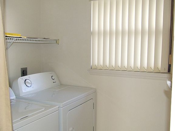 2nd image of 654 Centre Ct SW Unit 14-C-2