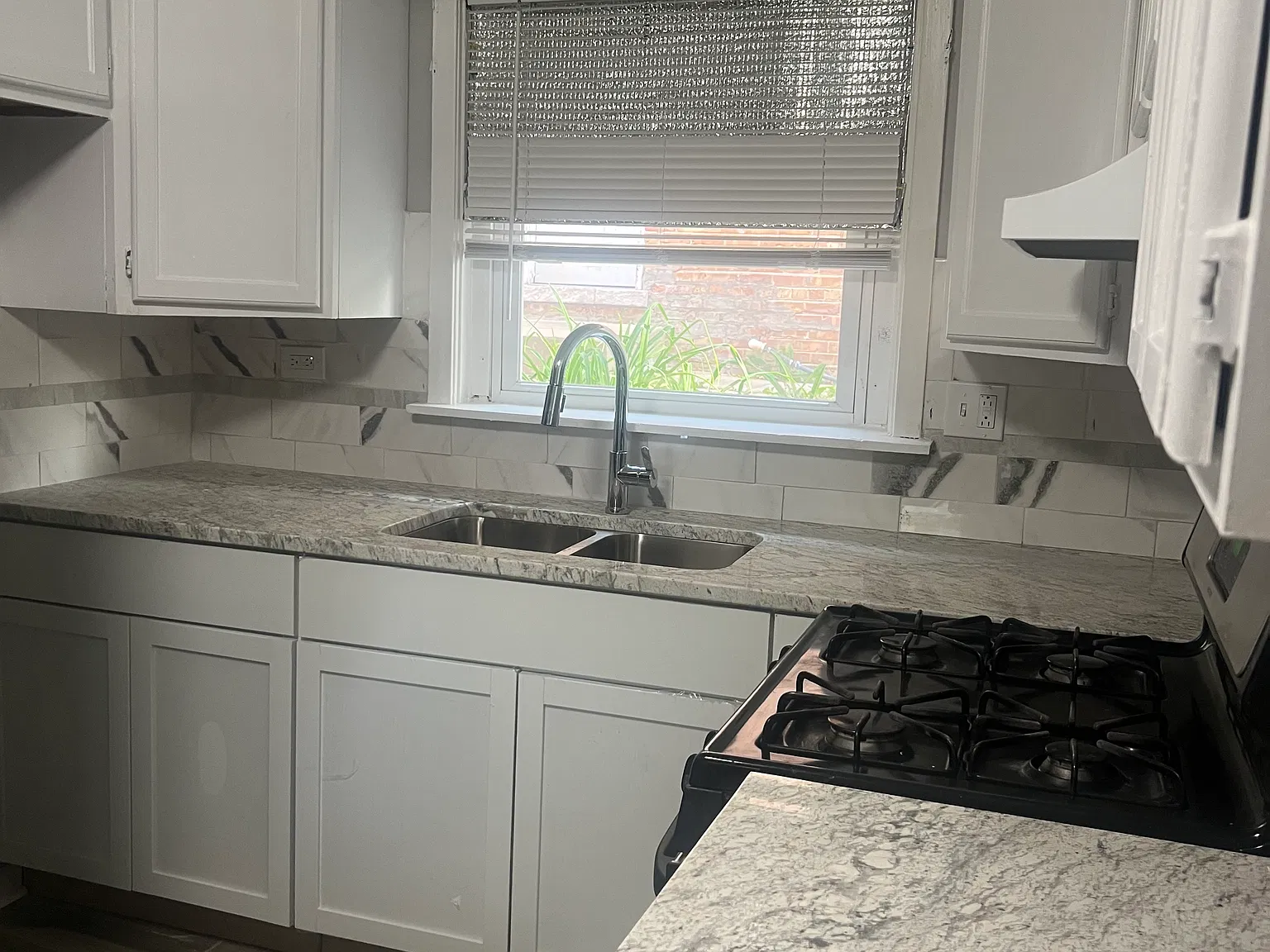 333 N Princeton Ave — Photo 3